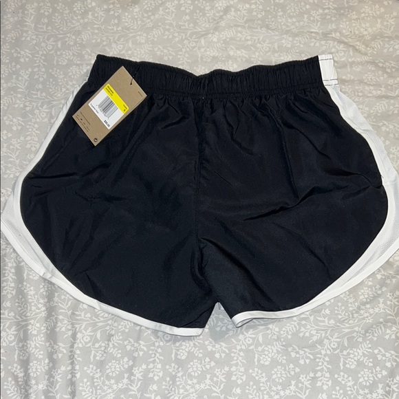 Nike Women's Black and White Shorts - Picture 2 of 4